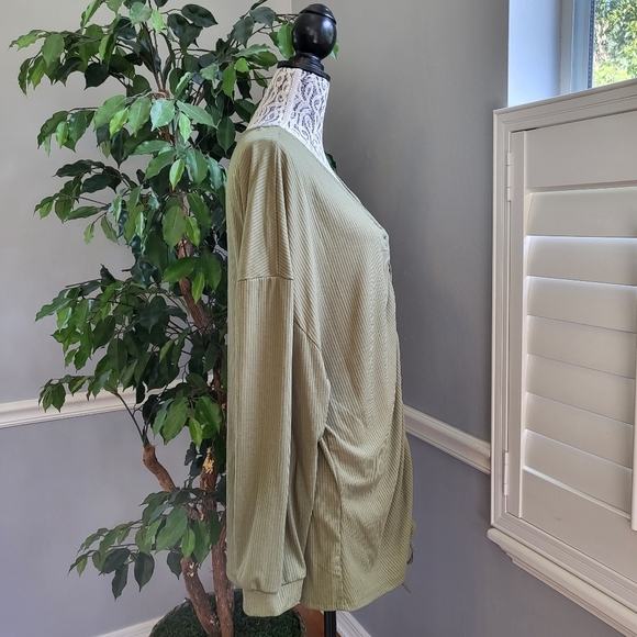 Derek Heart 2X Ruched Ribbed Sweater - Picture 3 of 6